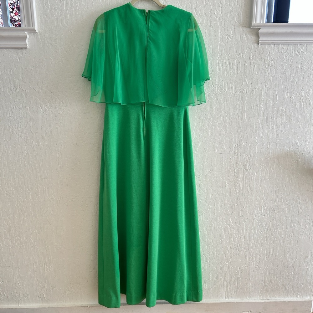 Vintage Green Cape Dress with Embellished Neckline - Picture 3 of 7